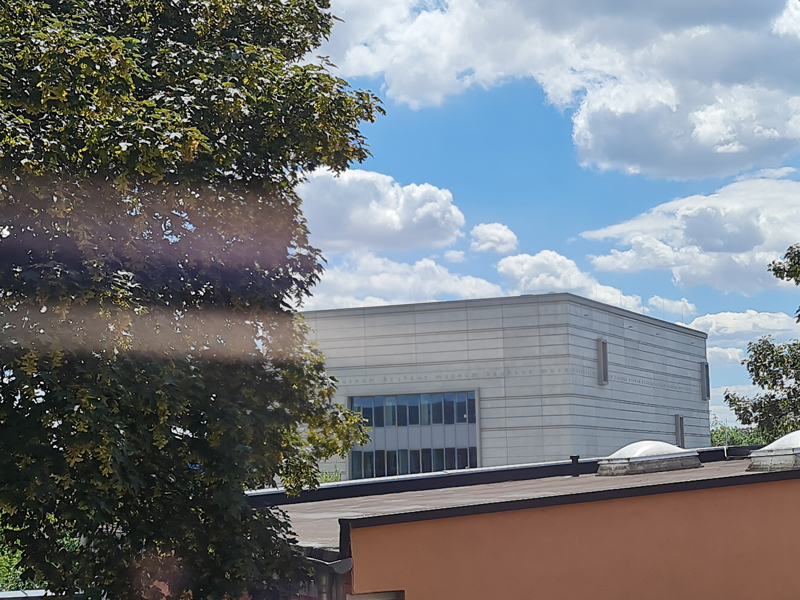Blick zum Bauhaus-Museum Weimar von den Cityappartements am Bauhaus