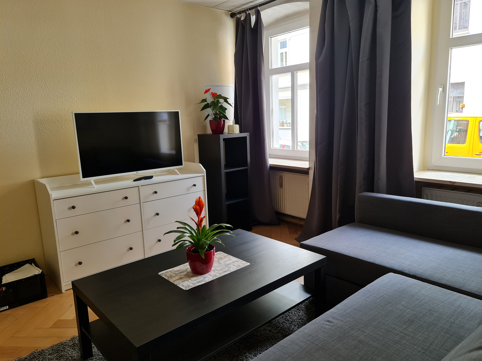 Wohnzimmer im Appartement 50 der Cityappartements am Bauhaus in Weimar